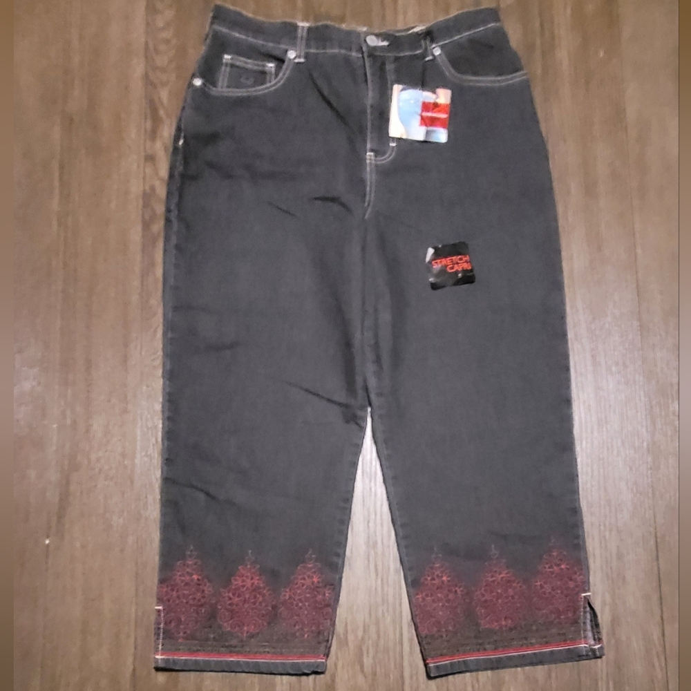 Gloria Vanderbilt Capris Stretch Womens Size 12 Embroidered